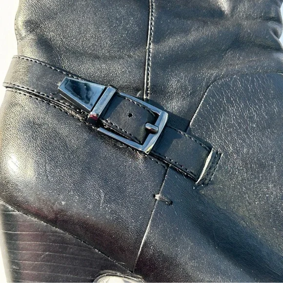 Sofft Black Leather Side 1/2 Zip Boots Sculpted Edge 4 1/2” Angled Heel Size 8.5 - Picture 2 of 15